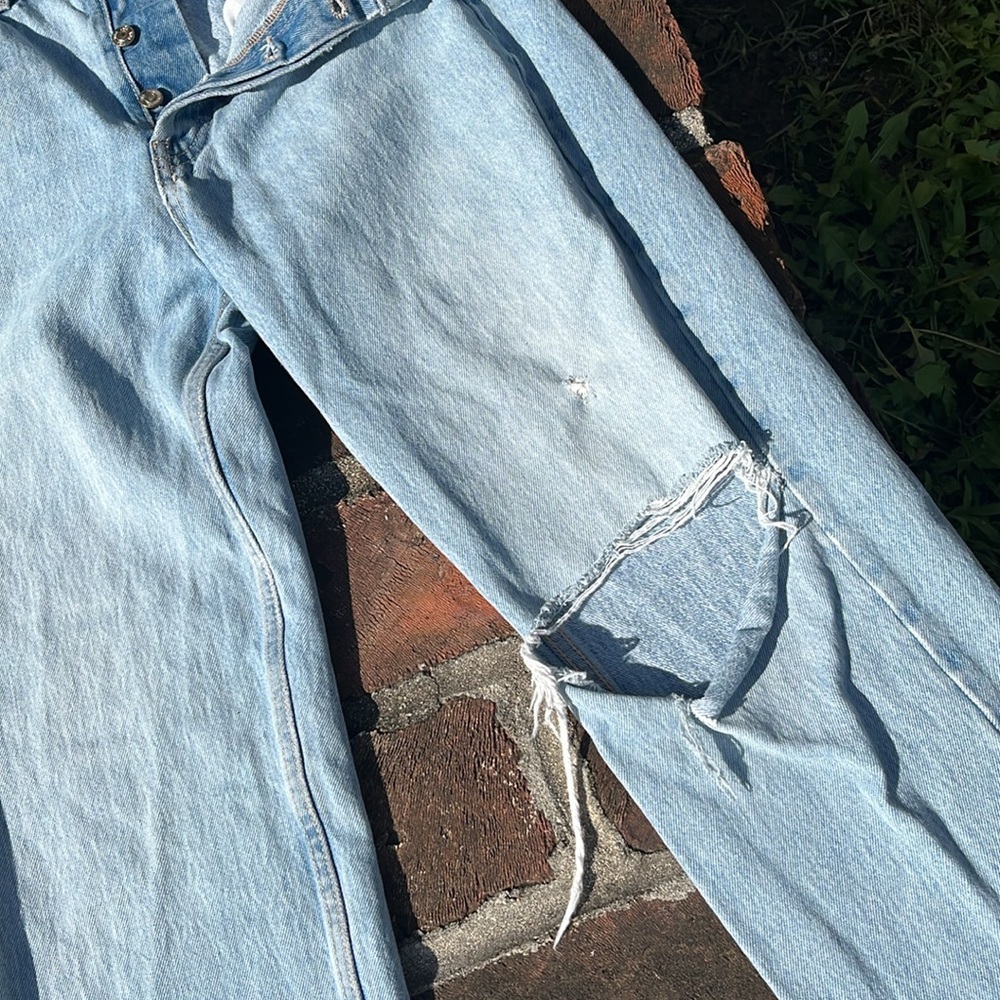 Zara button fly distressed blue Jeans
size 4 - Picture 7 of 7